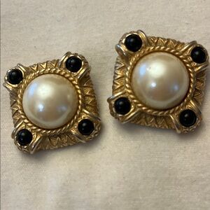 Vintage Clip-On Earrings Pearl